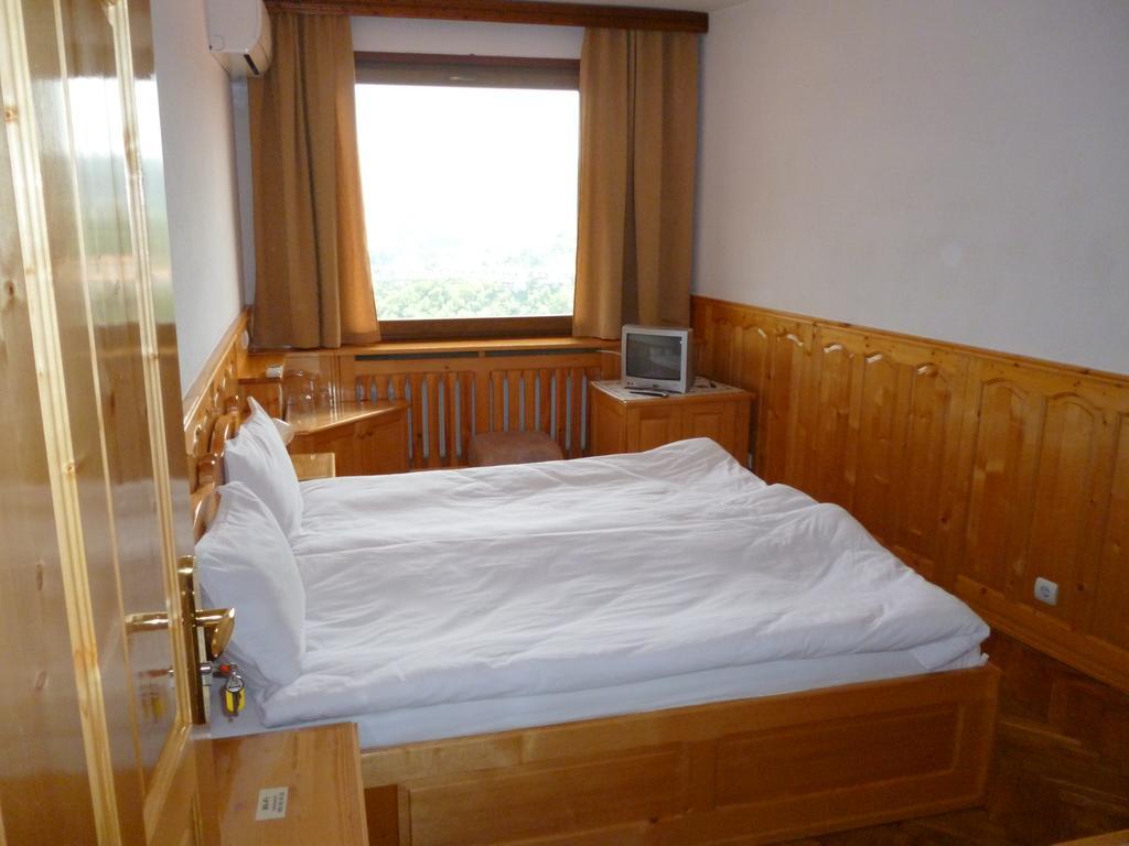 Hotel Comfort Veliko Tŭrnovo Quarto foto