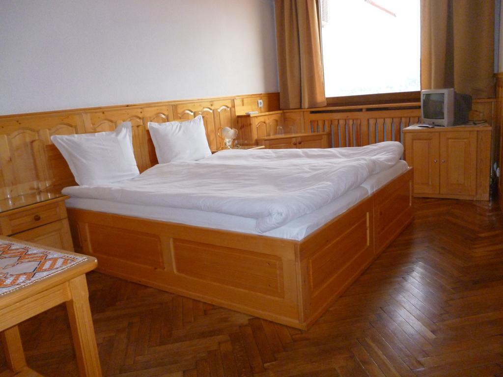 Hotel Comfort Veliko Tŭrnovo Quarto foto